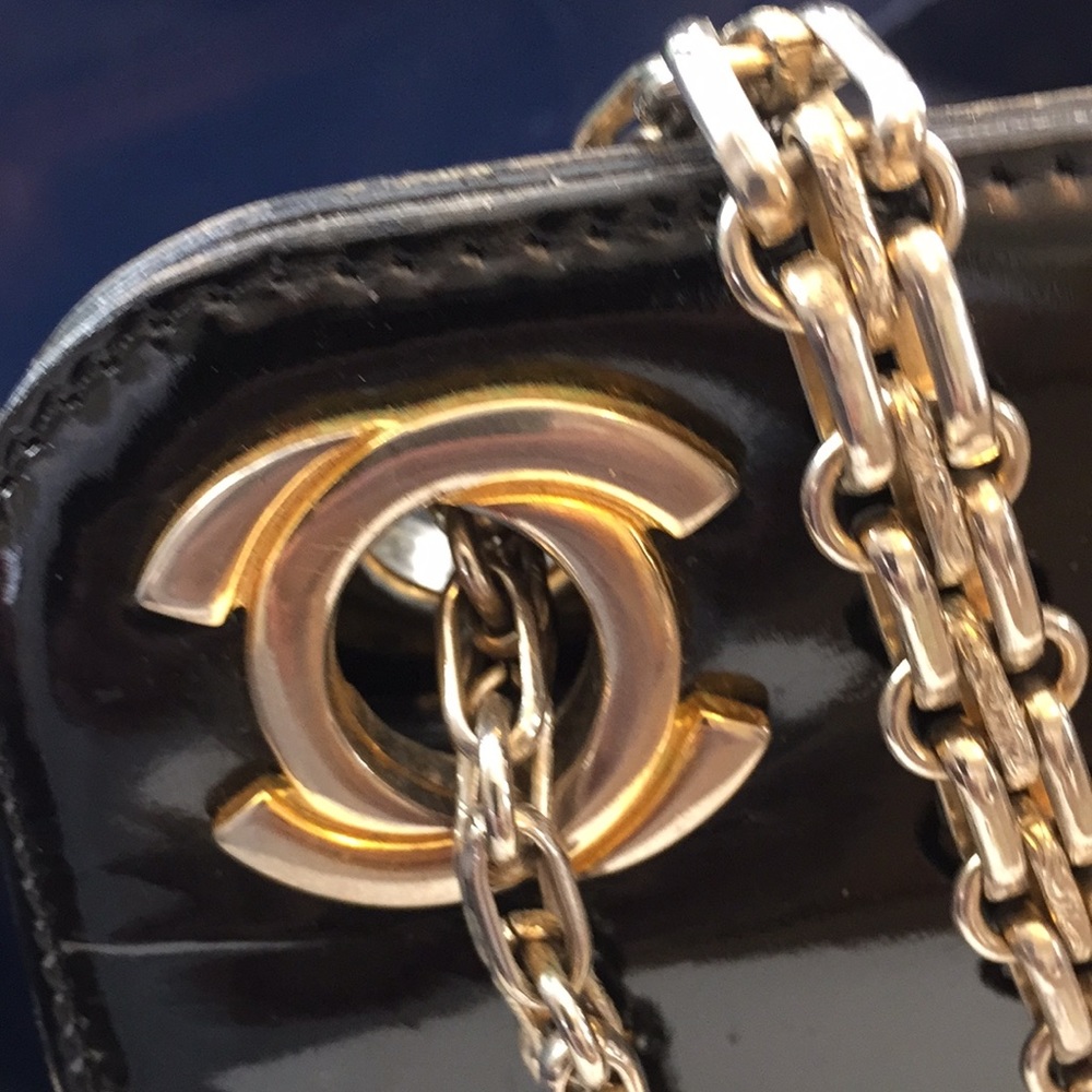 Chanel - Picture 3 of 15